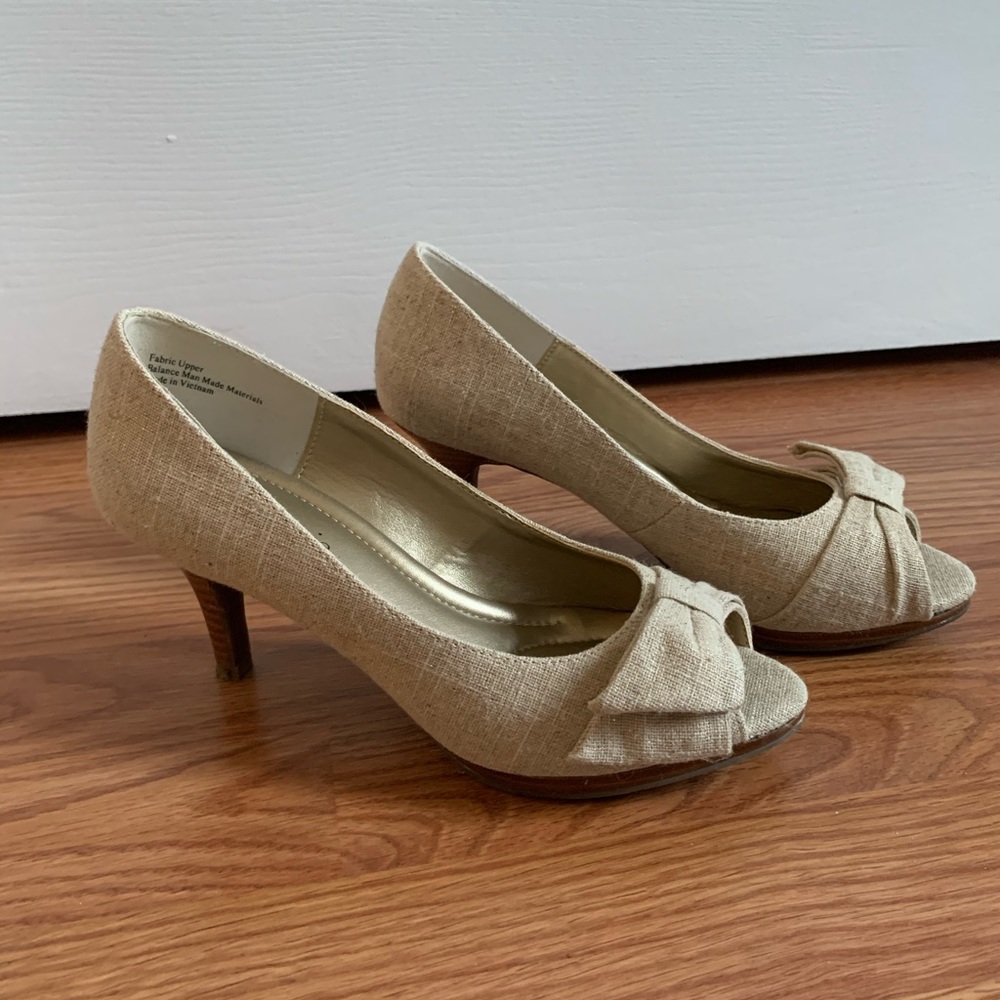 Kelly & Katie Peep Toe Heel - Size 6